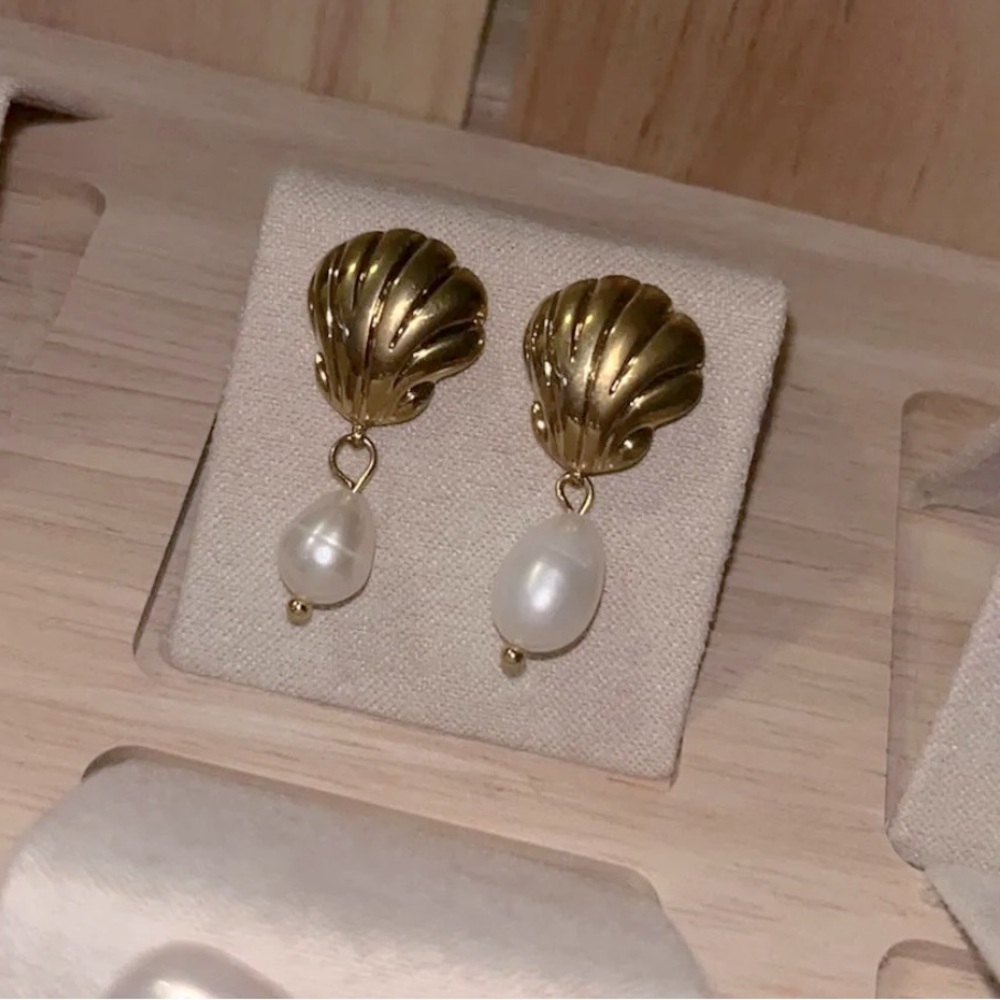 Shell Pearl Drop Earrings